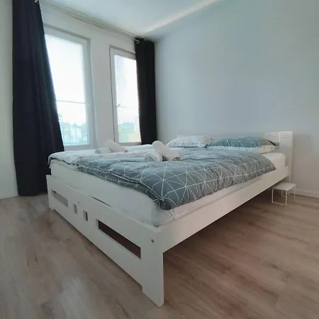 Sanya #3 Λιουμπλιάνα